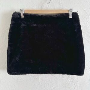 ⚡️10$ sale⚡️ Y2K Forever 21 Black Faux Fur Mini Skirt Size S